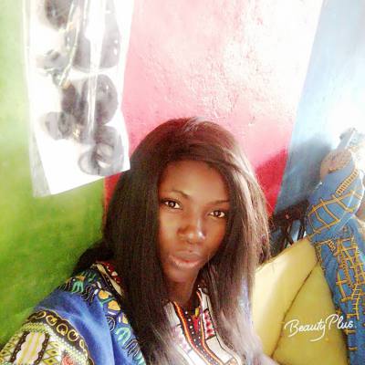 Mina 33 Jahre Yaoundé Kamerun