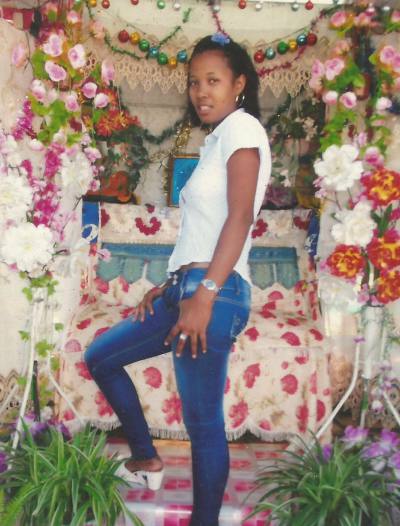 Alida 33 Jahre Toamasina Madagaskar