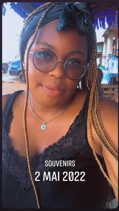 Latifa 26 Jahre Yaoundé Kamerun