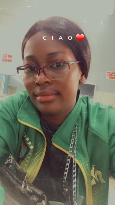 Julie 23 ans Ebolowa  Cameroun