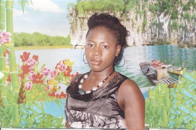 Ladouce 32 Jahre Douala 5ème Kamerun