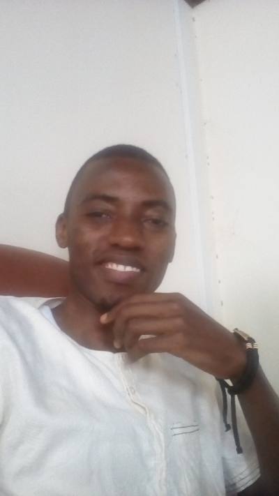 Rostand 34 ans Yaoundé Cameroun