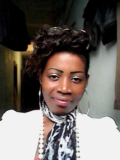 Dorcas 34 Jahre Douala Kamerun
