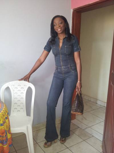 Caramelle 54 ans Yaoundé Cameroun
