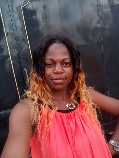 Gladys 32 Jahre Yaounde Kamerun