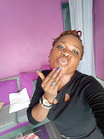 Emma 38 Jahre Douala Kamerun