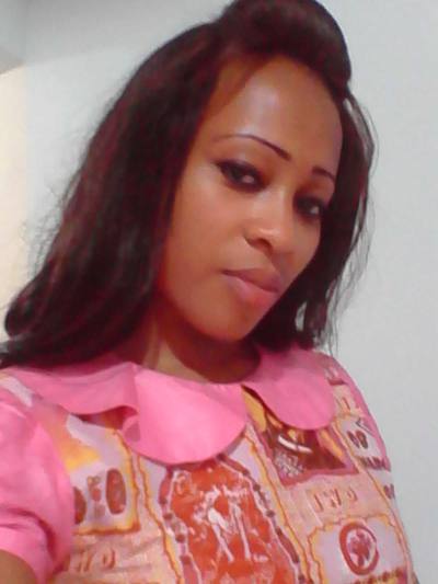 Martine 37 Jahre Centre Kamerun