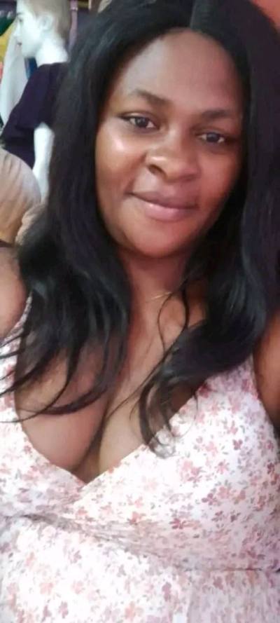 Norah 29 ans Dzeng Cameroun
