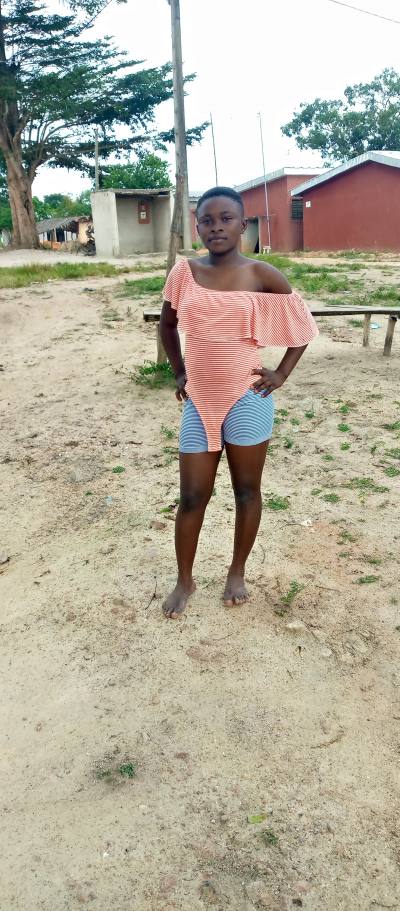 Clarisse  21 Jahre Adzopé Elfenbeinküste