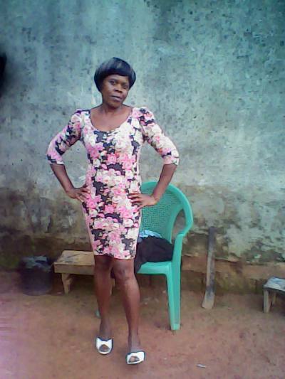 Rosalie 51 Jahre Mbalmayo Kamerun