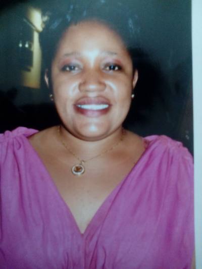 Carole 44 Jahre Douala Kamerun