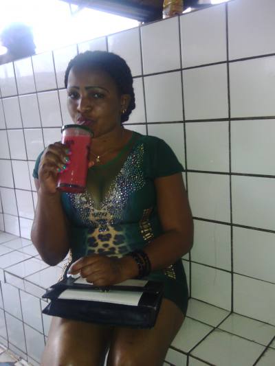 Mami 36 Jahre Douala Kamerun