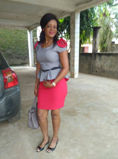 Marceline 39 Jahre Douala Kamerun