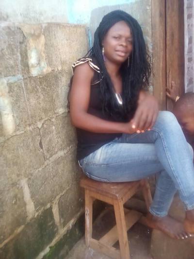 Marie 35 Jahre Douala Kamerun