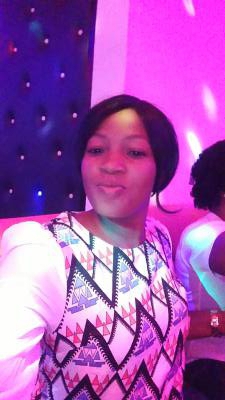 Emilienne 36 Jahre Yaoundé  Kamerun