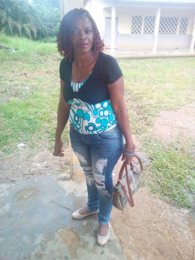 Viviane 46 ans Yaoundé Cameroun