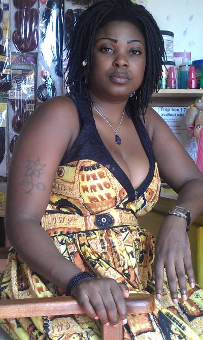 Mireille 43 Jahre Yaoundé Kamerun