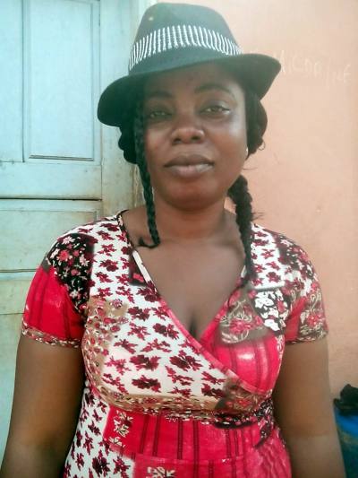Justine 44 Jahre Haute Sanaga Kamerun