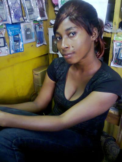 Adrienne 35 ans Dokui Côte d'Ivoire