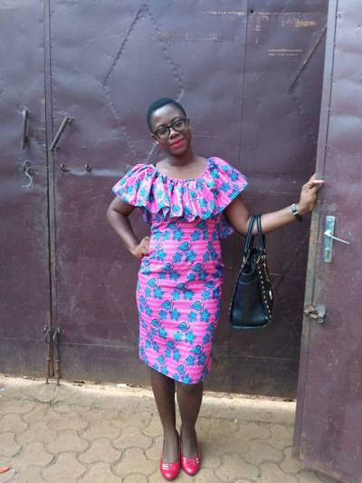 Yasmine 35 Jahre Yaoundé Kamerun
