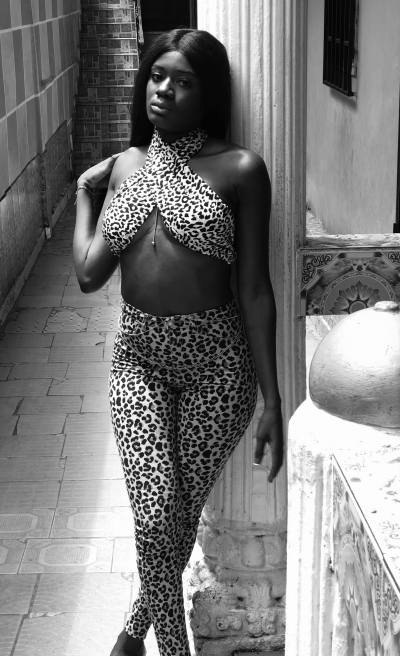 Pamela 24 Jahre Libreville  Gabun