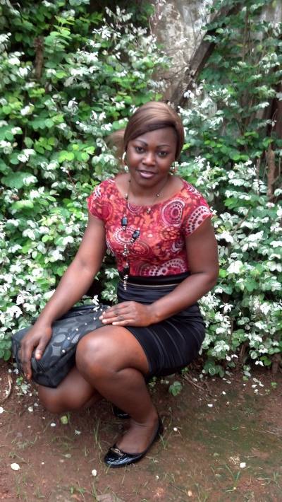 Valerie 37 years Douala Cameroon