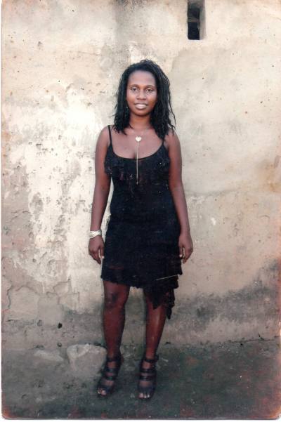 Sarah 32 years Ambanja Madagascar