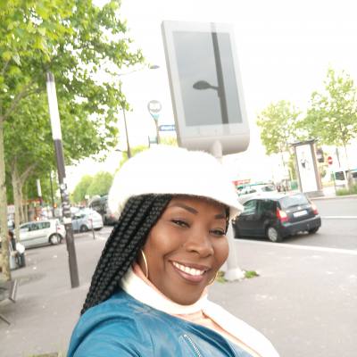 Sandra 37 Jahre Yaoundé Kamerun