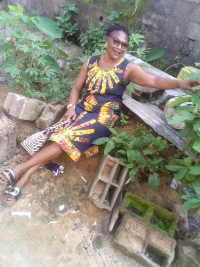 Evelyne 36 years Yaoundé  Cameroon