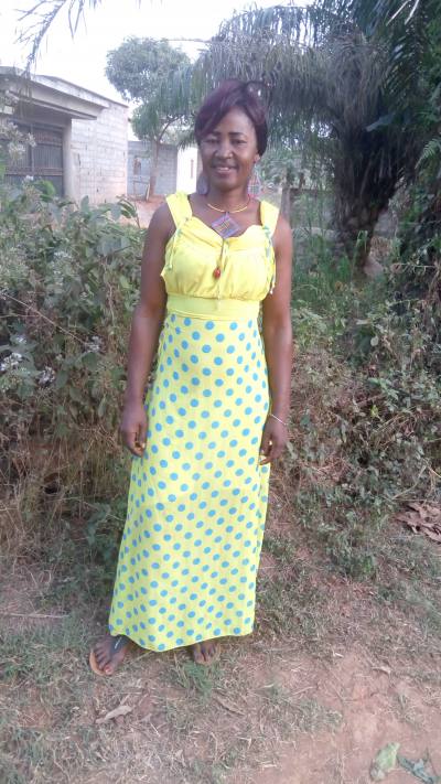 Rosa 58 Jahre Yaoundé Kamerun