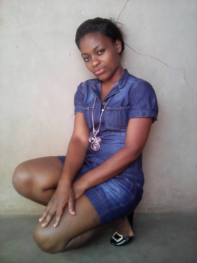 Francine 29 Jahre Yaounde Kamerun
