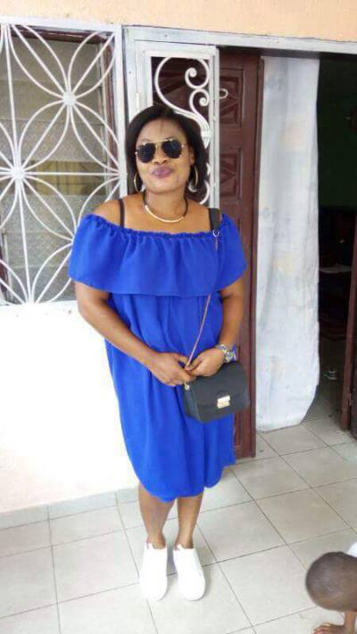 Nathalie 38 Jahre Douala Kamerun