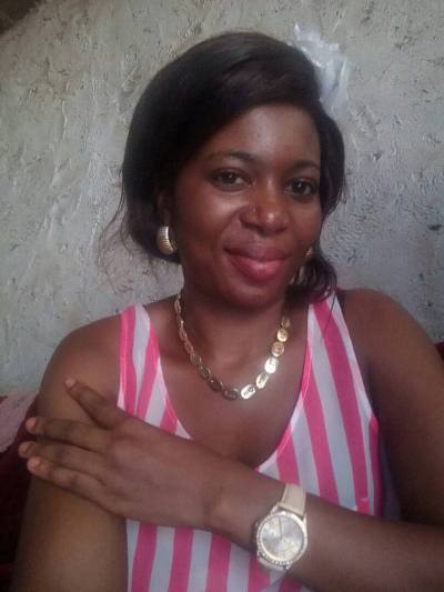 Brigitte 34 Jahre Yaounde Kamerun