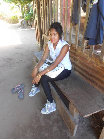 Larissa 26 Jahre Sambava Madagaskar