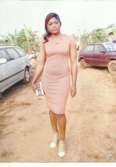 Henriette 32 Jahre Yaounde Kamerun