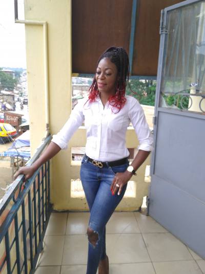 Livia 41 Jahre Yaoundé Kamerun