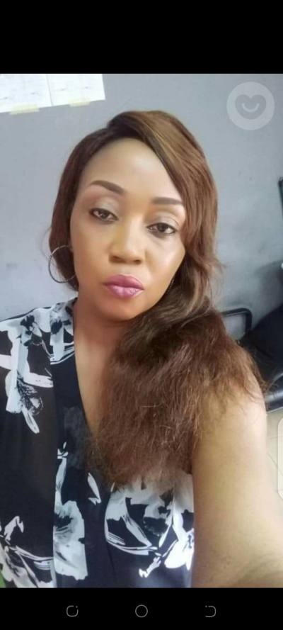 Rosine 41 ans Yaoundé Cameroun