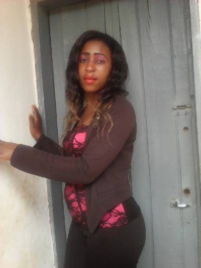 Estelle 32 ans Yaounde Cameroun