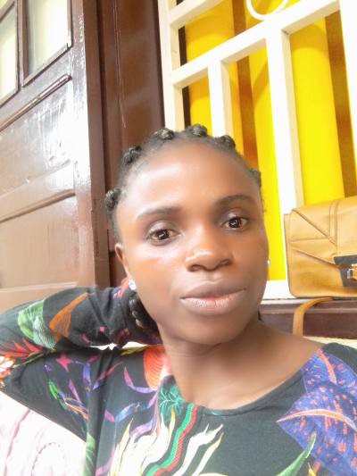Nadine 24 ans Yaoundé Cameroun