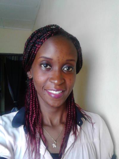 Ariane 32 Jahre Douala Kamerun
