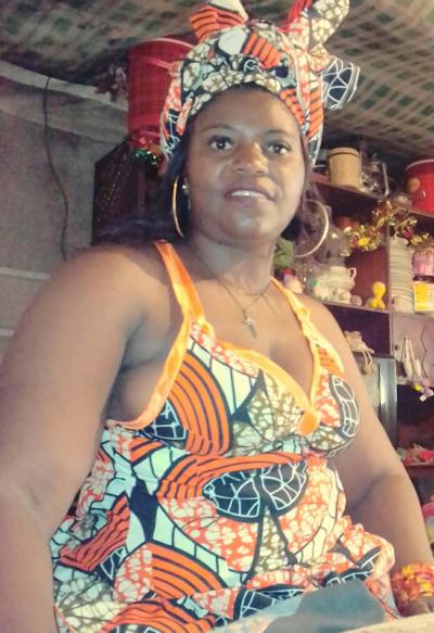 Flavienne 51 Jahre Douala Kamerun