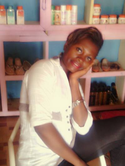 Sandrine 39 ans Nkolafamba Cameroun