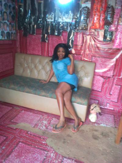 Anne florine 34 ans Yaounde Cameroun