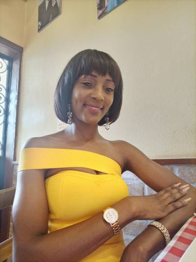 Yvana  37 years Yaoundé Cameroon