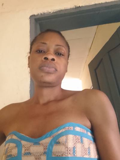 Emmanuelle 32 Jahre Nkolafamba Cameroun