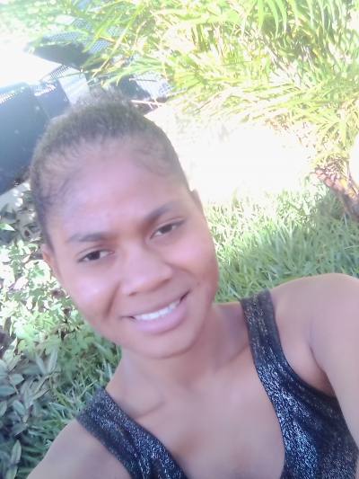 Edwina 27 ans Sambava Madagascar