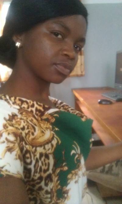 Audrey 25 ans Yaoundé Cameroun