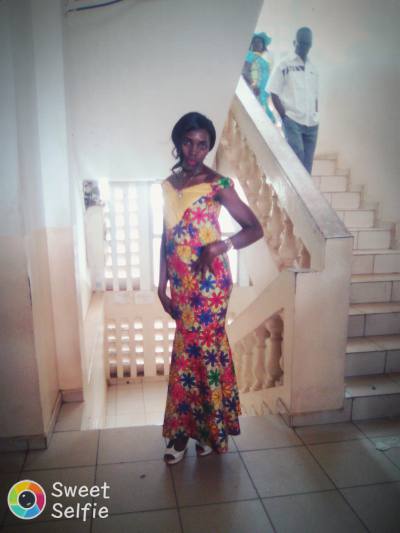 Carine 33 ans Yaoundé Cameroun