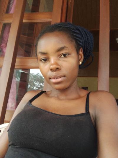 Samira 21 ans Mbalmayo  Cameroun