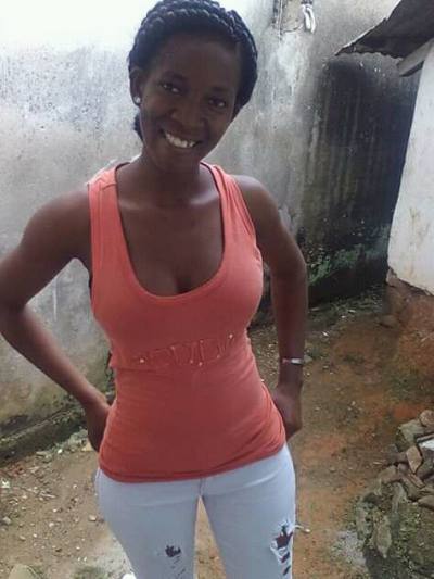 Jade 28 ans Yaoundé Cameroun
